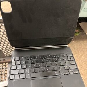 ipad keyboard magnetic